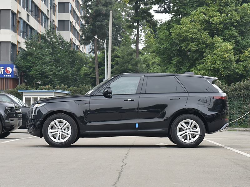 昆明地區(qū)攬勝運(yùn)動版降價消息！優(yōu)惠36.57萬，限時特惠