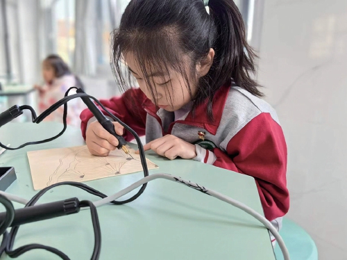 Let the Intangible Heritage Innovate and Inherit on Campus —— Handing on the Incentives with Ingenuity, Keeping the Youth intact.